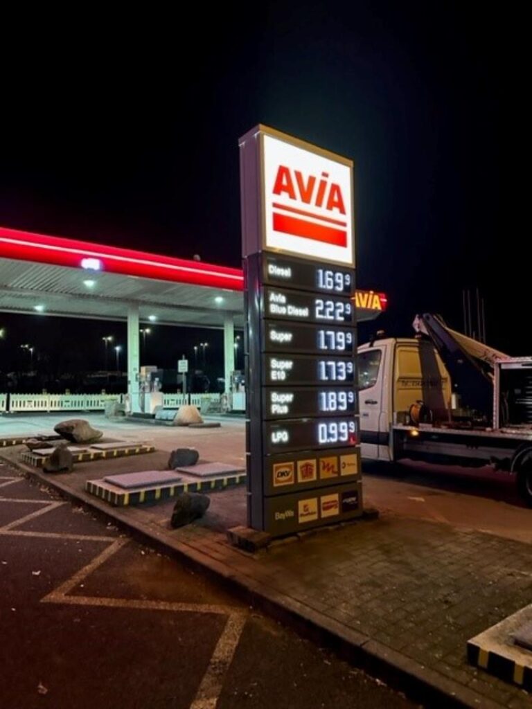 AVIA Pylon zur Steigerung der Sichtbarkeit Ihres Unternehmens