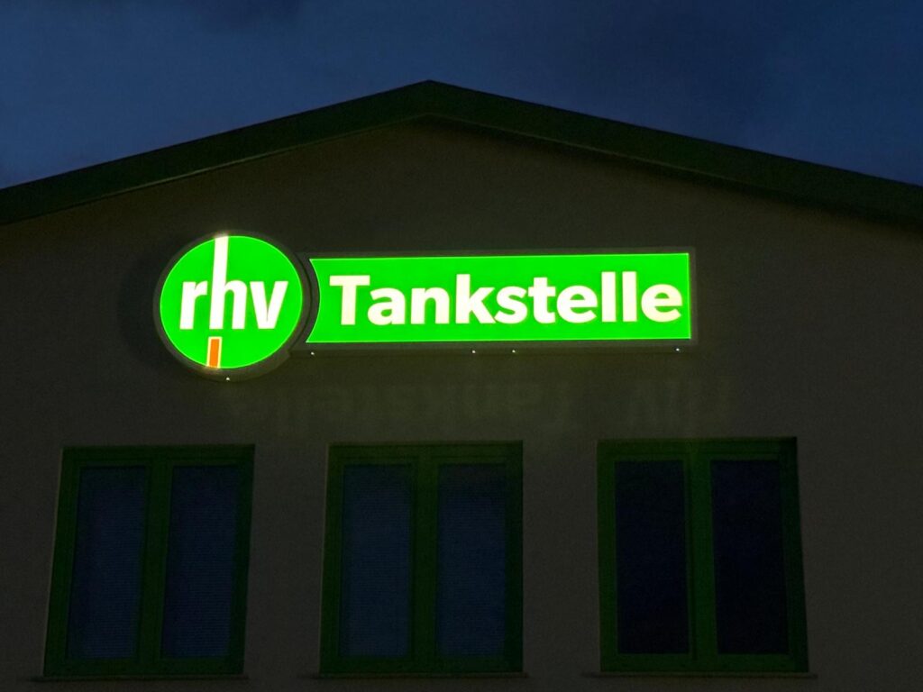 Raiffeisen petrol station night shot