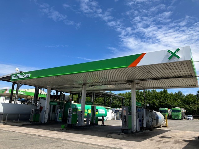 Raiffeisen - Petrol station - Eichenzell - Front