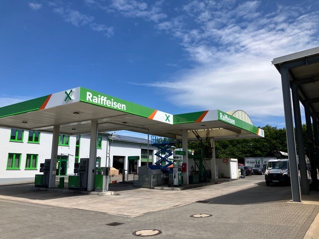 Raiffeisen - Petrol station - Eichenzell - Day view