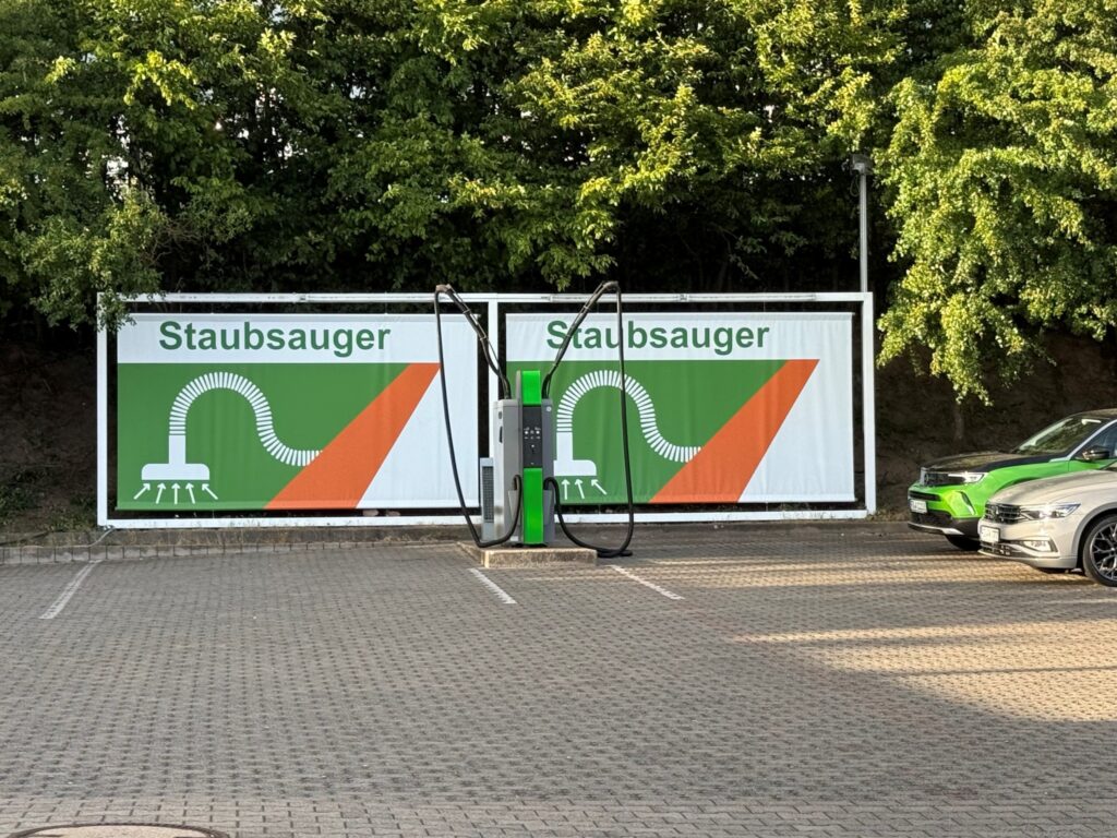 Raiffeisen - Vacuum cleaner station - Eichenzell