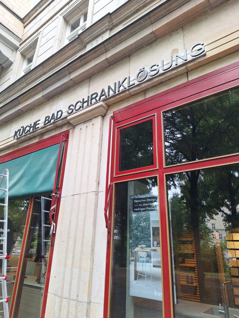 Overall view of the new advertising installation on the facade of Kvik Studios Berlin-Mitte